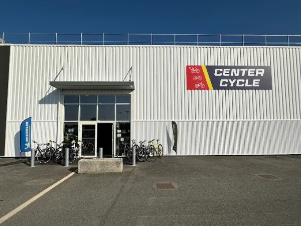 Façade Center Cycle à Janzé